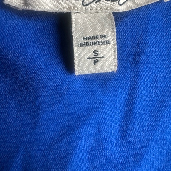 Express Blue and White Crop Top with Front Zipper - Picture 4 of 4